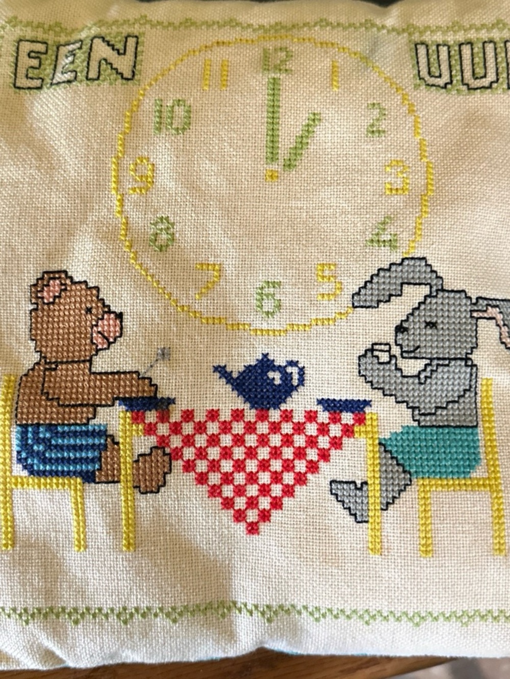 Vintage Dutch Cross-Stitch Nursery Pillow – "Een Uur" (One O'clock)